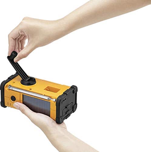 Sangean MMR-88 Survivor M8 - Tragbares Kurbelradio mit Notsummer und LED Taschenlampe - Schwarz/Gelb – Bild 5
